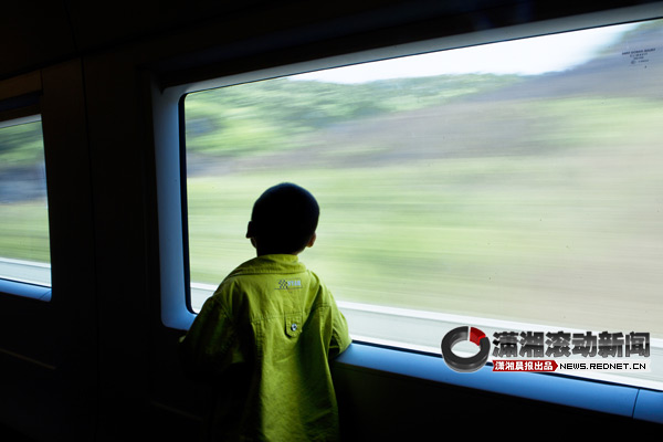 长沙至深圳高铁直通 七个半小时到深圳打个来