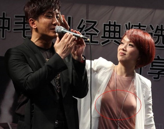 女星恶斗关键部位 44岁陈明<em>胸部</em>夸张凸点抢镜