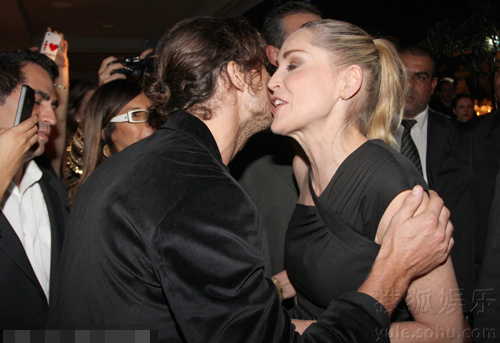 大胸专用无带胸罩问世