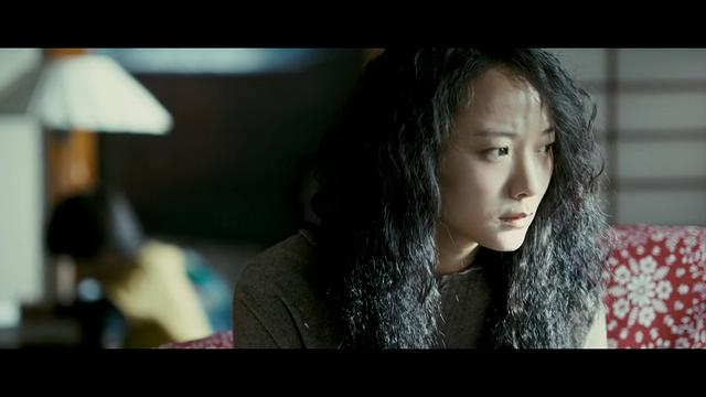 [视频]微电影《老人愿》 王珞丹变身颓废酒吧女