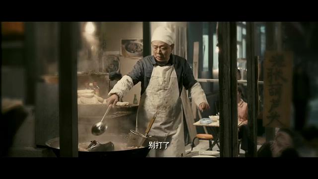 [视频]微电影《老人愿》 王珞丹变身颓废酒吧女