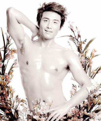  胡兵 否认是 同性 恋:我需要一个温暖的家