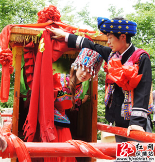 别开生面的湖南保靖县土家族婚俗盛景(组图)