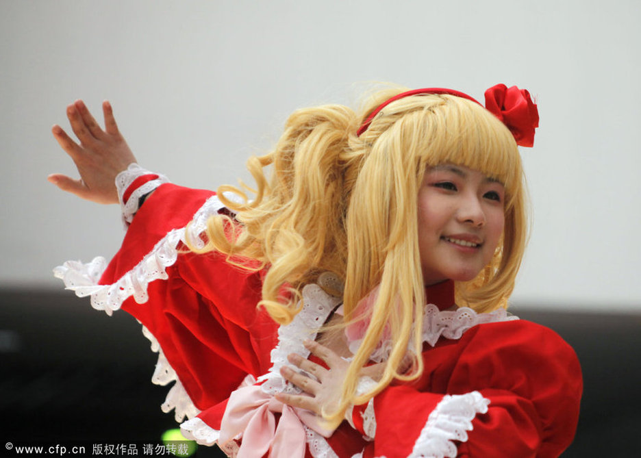 <em>美女</em>大学生上演<em>动漫</em>真人秀