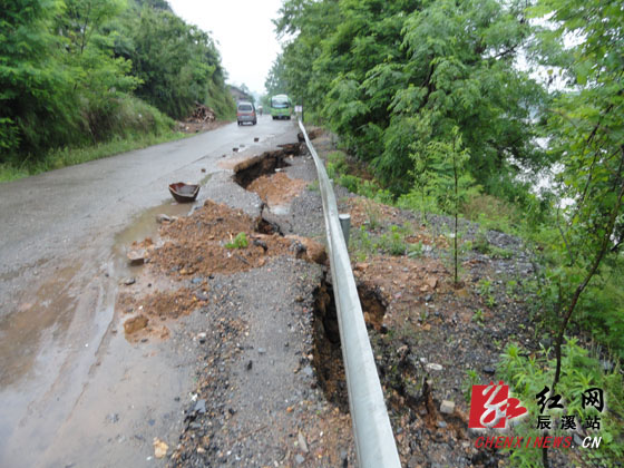 辰溪:县道辰斧线水毁严重 重点地段县公路站专