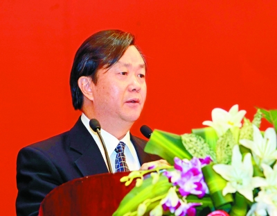 雷锋精神论坛:开绚丽之花 结丰硕之果