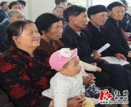 保靖县仙仁村近200多名村民听取健康讲座