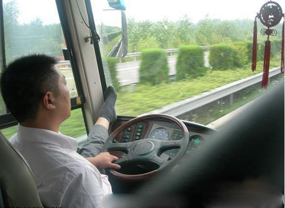 最牛的司机_四川国道惊现雷人司机 开 脑残车 图省钱