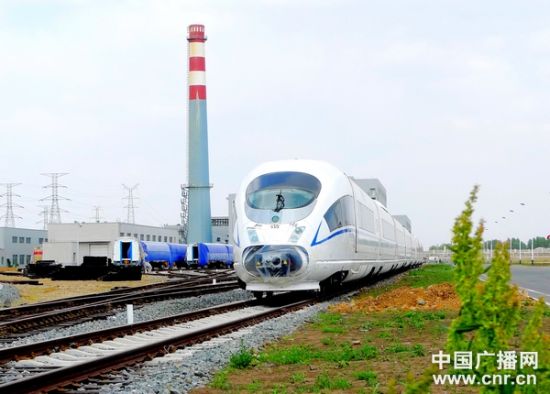 　由中国北车长客股份公司独家特供的哈大高铁高寒动车组CRH380B型即将具备运营条件。
