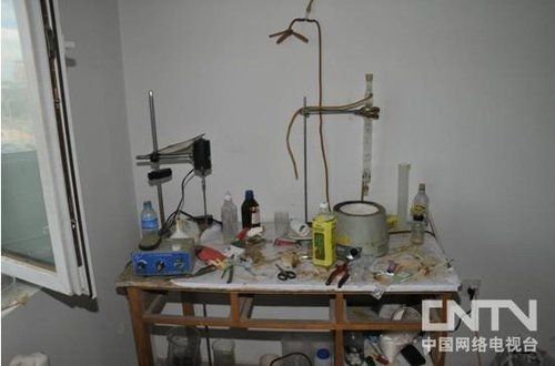 两男子从感冒药中提炼冰毒 自学制毒方法被抓