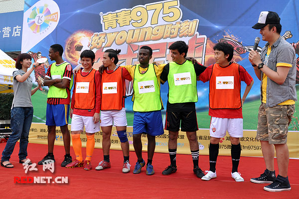 湖南首个笼式足球对抗赛第二场 留学生队加入
