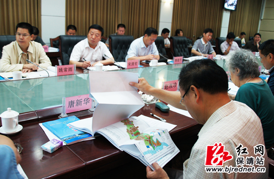 省专家评审组来保靖评审县工业集中区发展规划