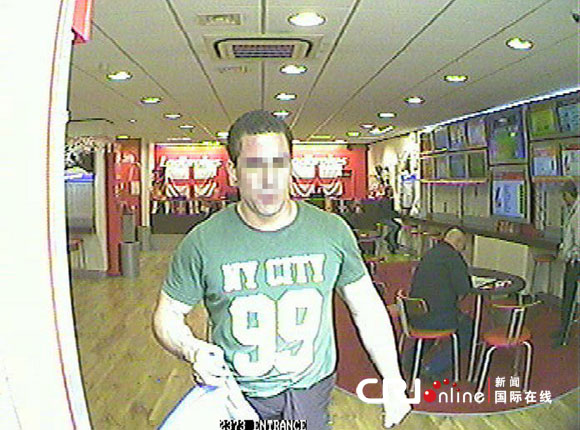 英国男子彩票未中奖迁怒女收银员 对其大打出