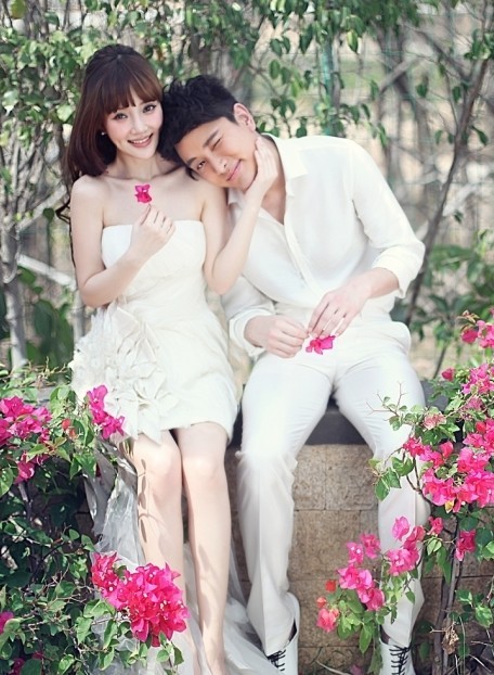 李小璐贾乃亮婚纱照曝光 准新娘疑挺大肚拍照