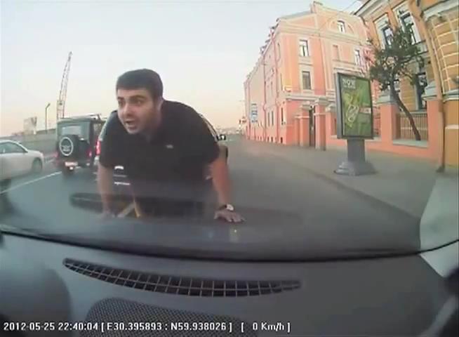 [视频]震撼!第一人称视角的俄罗斯车祸记录视频集锦
