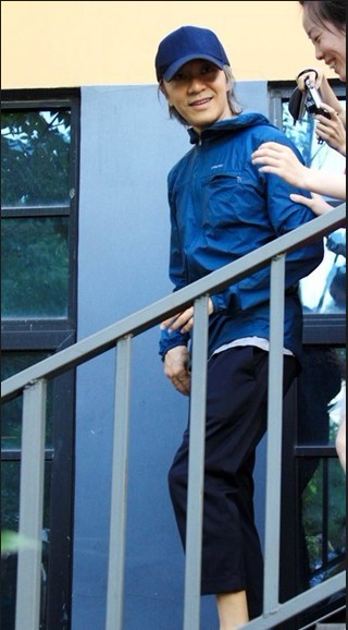 周星驰坐豪车杭州巡视影院