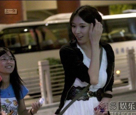 林志玲素颜逛商场引围观