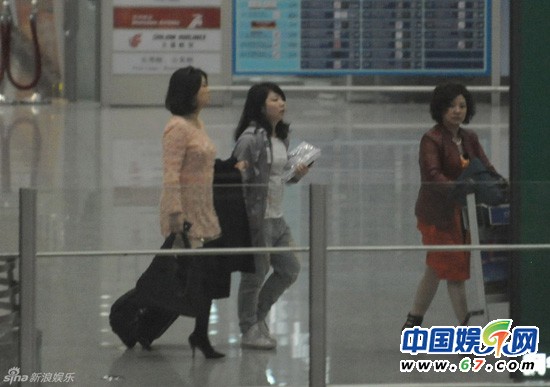 李湘深夜回京 黑丝短裙<em>身材丰满</em>圆润(图)- Micr