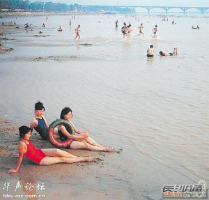 长沙酷暑来临 细数那些年泡在水里的<em>故事</em>