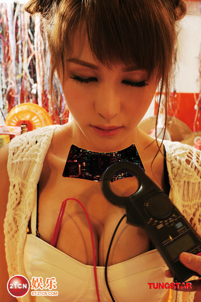 [视频]嫩模<em>写真</em>尺度大被禁 不惜违法硬闯书展_