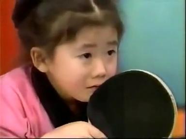 [视频]福原爱5岁打球视频 瓷娃娃萌翻了