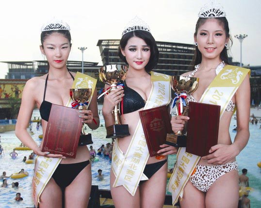 选美小姐 比基尼跳骑马舞图片
