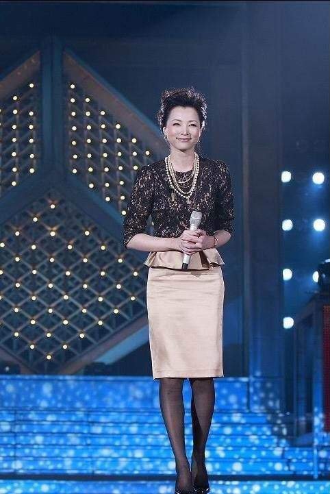 揭秘<em>董卿</em>难嫁之谜 为上艺校曾想自杀?