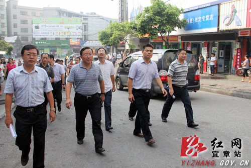 8月8日,宜章县委书记欧阳锋,县委副书记,县长王建球带队对我县8个