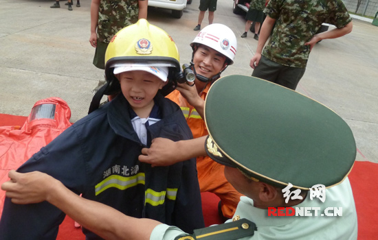郴州30多名幼儿园师生走进红门零距离接触消