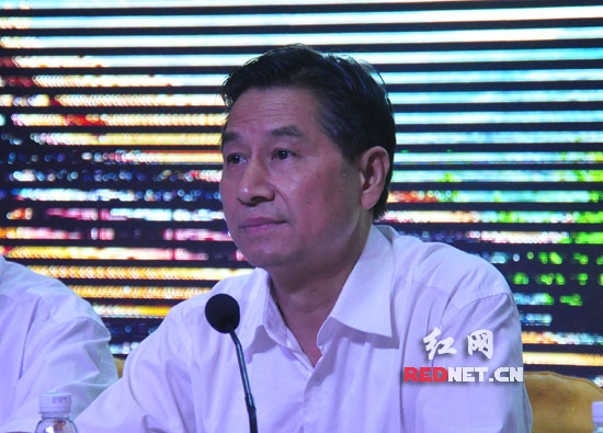 湖南省人大常委会副主任蔡力峰主持开幕式。