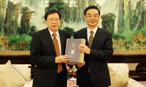 　　8月26日，湖南省委书记、省人大常委会主任周强在长沙会见台湾&ldquo;中华文化总会&rdquo;会长刘兆玄。本报记者 刘尚文摄