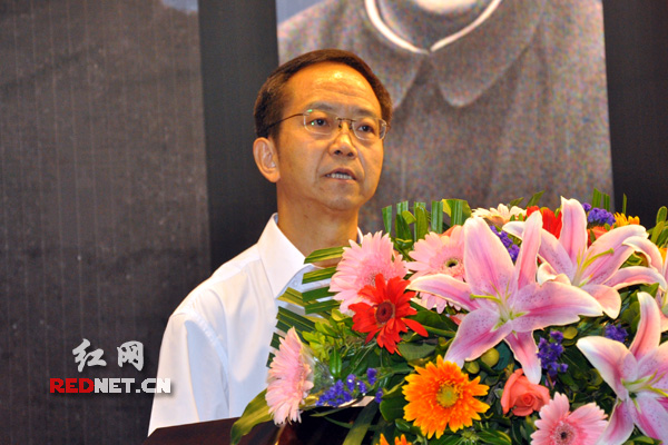 湖南省委常委、省纪委书记黄建国讲话。
