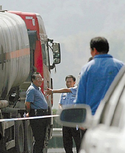 [视频]陕西微笑安监局长回应多表门