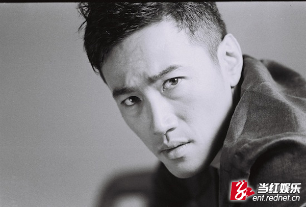 《铁血男儿》央视开播 朱刚日尧获导演沈好放