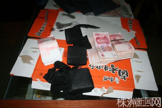 教练帮模特压腿涉嫌骚扰图片