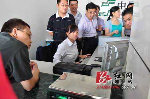 湘潭首张邮政代开税票在湘乡开出