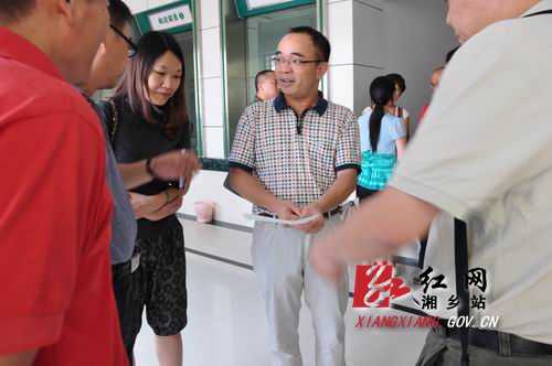 湘潭首张邮政代开税票在湘乡开出