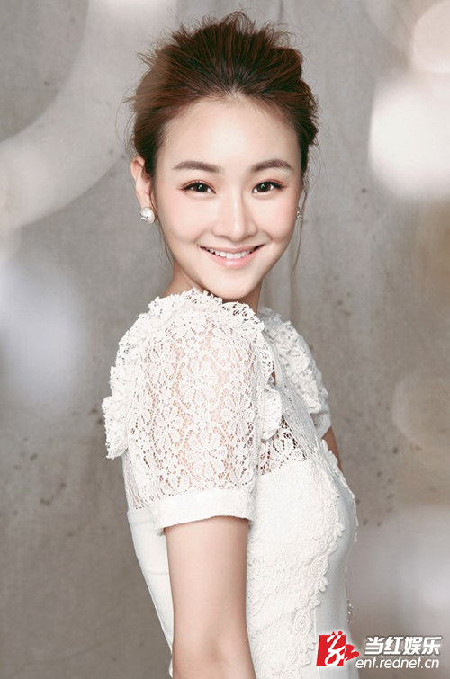 韩国嫩模宋庆琳告别王杰单飞首秀中秋晚会_