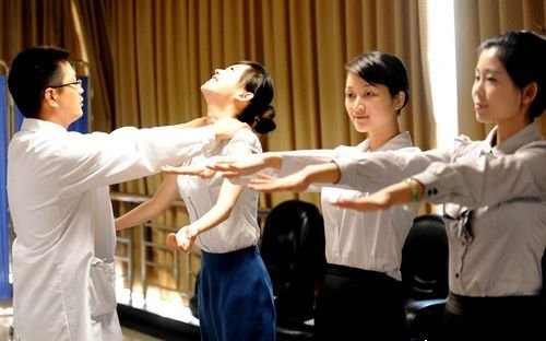 高收入成功女人<em>不好当!空姐</em>体检过程全揭秘(组