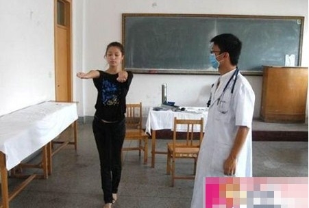 高收入成功女人不好当!<em>空姐体检过程全揭秘</em>(组