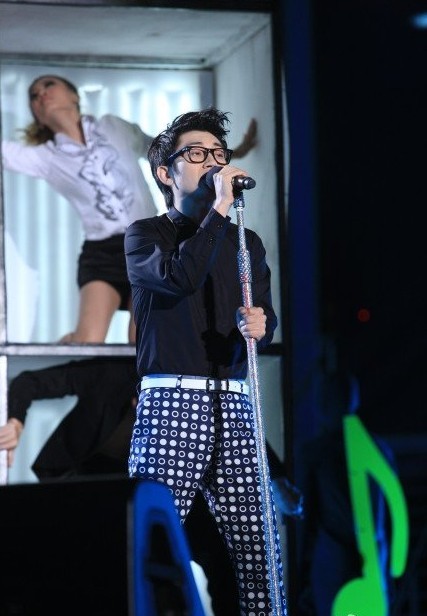 [视频]2012中国好声音巅峰之夜:金志文《我想大