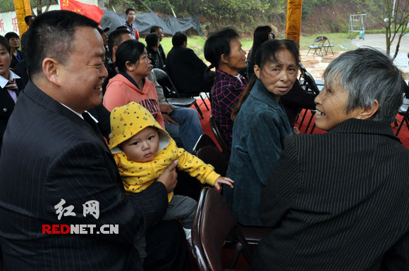 长沙县黄花敬老院开展重阳送温暖活动(组图)