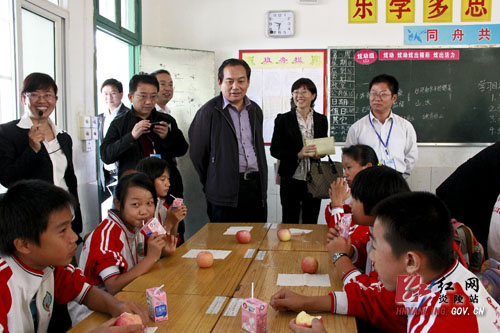 全省农村义务教育学生营养改善计划工作会在炎