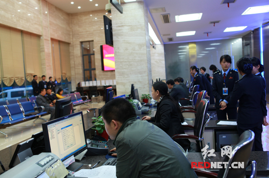 【湘潭】高新地税高分通过星级办税厅验收