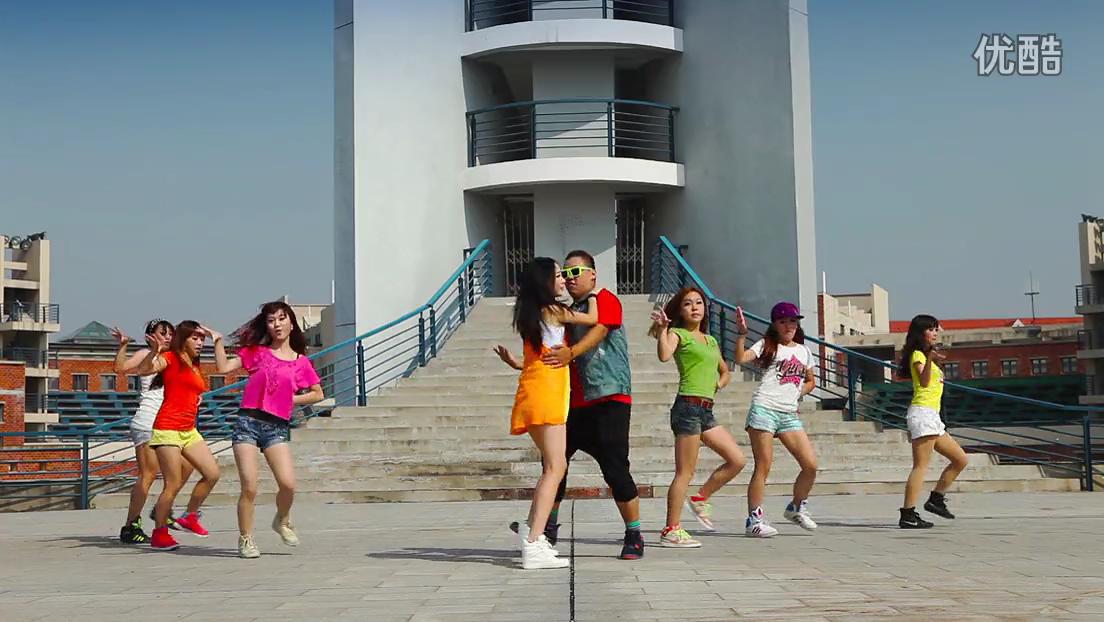 [<em>视频</em>]中国传媒大学南广学院版《<em>江南Style</em>》_