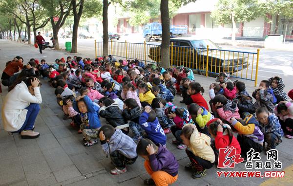 岳阳县举行第二次防空警报试鸣活动(图)