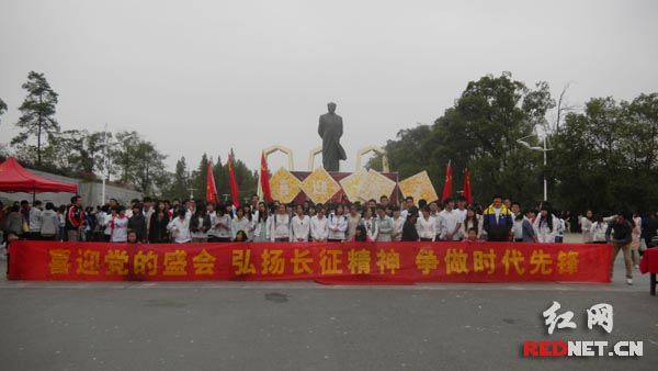 湘潭大学商学院举行校园马拉松活动喜迎十八大