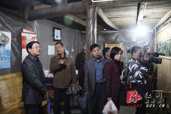 嘉禾县委常委,宣传部长孙佑民和袁家镇党委书记李亚平为中共嘉禾南区