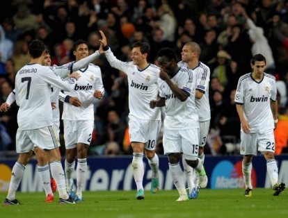 [视频]欧冠十佳球:厄齐尔飙逆天任意球 蓝军妖刀