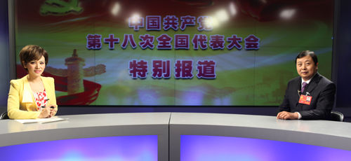 十八大代表，江苏省江阴市华西村党委书记、华西集团董事长吴协恩做客中国经济网(闫微微摄)
